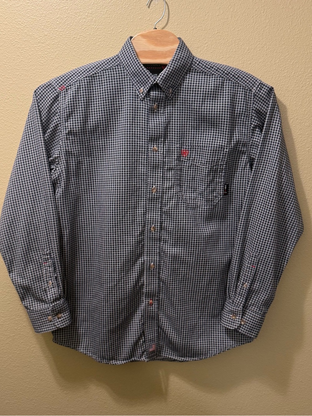 Men’s Large ARIAT Navy Blue White Plaid Cat 2 Flame Resistant Long Sleeve Shirt